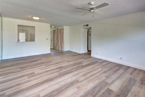 Condo in Deerfield Beach, Florida, 2 bedrooms  № 1035795 - photo 5