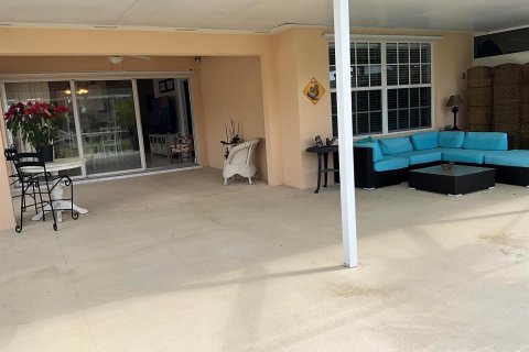 House in Hobe Sound, Florida 2 bedrooms, 141.77 sq.m. № 1029469 - photo 2