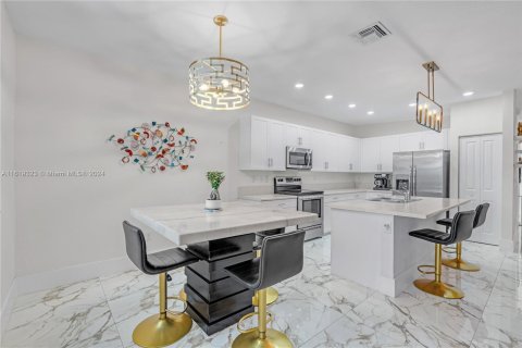 Casa en venta en Miami, Florida, 5 dormitorios, 281.77 m2 № 1240803 - foto 15