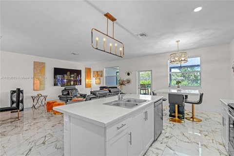 Casa en venta en Miami, Florida, 5 dormitorios, 281.77 m2 № 1240803 - foto 28