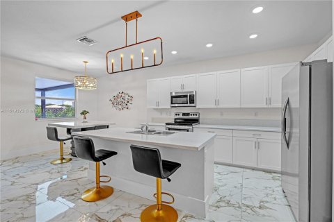 Casa en venta en Miami, Florida, 5 dormitorios, 281.77 m2 № 1240803 - foto 10