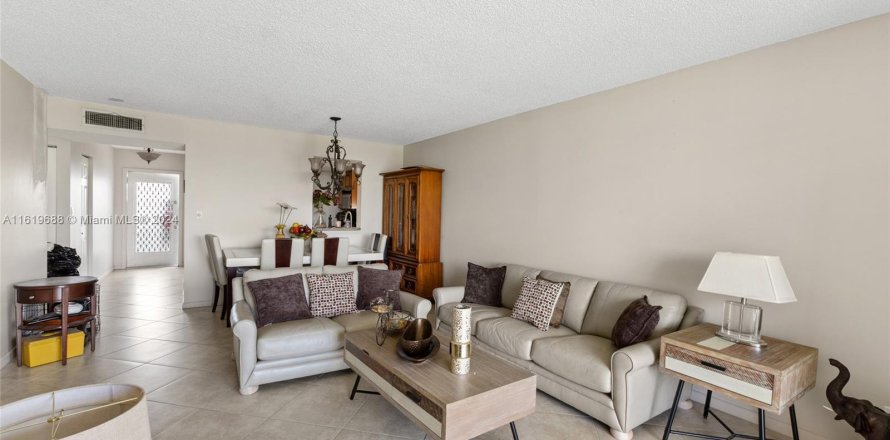 Condo in Margate, Florida, 2 bedrooms  № 1240770