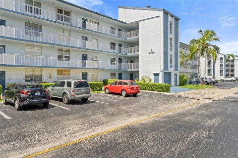 Condo in Margate, Florida, 2 bedrooms  № 1240770 - photo 9