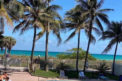 Studio in the Condo in Miami Beach, Florida  № 1390059 - photo 21