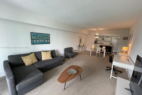 Condo in Sunny Isles Beach, Florida, 1 bedroom  № 1390058 - photo 1