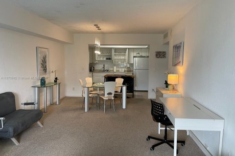 Condo in Sunny Isles Beach, Florida, 1 bedroom  № 1390058 - photo 2