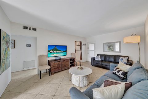Condominio en venta en Lauderdale-by-the-Sea, Florida, 1 dormitorio, 56.67 m2 № 1073865 - foto 22