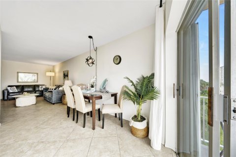 Condominio en venta en Lauderdale-by-the-Sea, Florida, 1 dormitorio, 56.67 m2 № 1073865 - foto 17