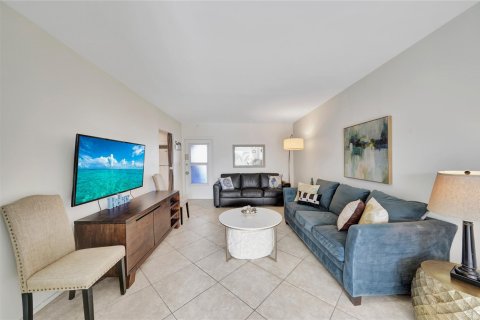 Condominio en venta en Lauderdale-by-the-Sea, Florida, 1 dormitorio, 56.67 m2 № 1073865 - foto 21