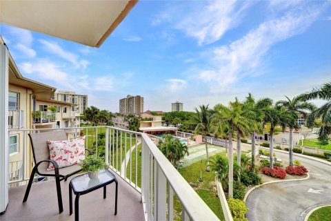 Condominio en venta en Lauderdale-by-the-Sea, Florida, 1 dormitorio, 56.67 m2 № 1073865 - foto 3