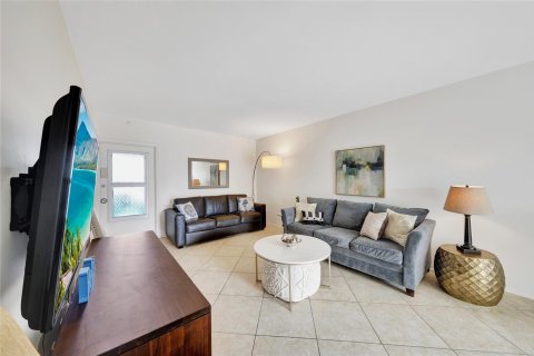 Condominio en venta en Lauderdale-by-the-Sea, Florida, 1 dormitorio, 56.67 m2 № 1073865 - foto 20