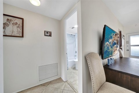 Condominio en venta en Lauderdale-by-the-Sea, Florida, 1 dormitorio, 56.67 m2 № 1073865 - foto 14