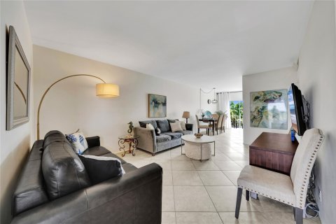 Condominio en venta en Lauderdale-by-the-Sea, Florida, 1 dormitorio, 56.67 m2 № 1073865 - foto 29