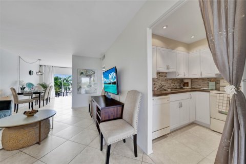 Condominio en venta en Lauderdale-by-the-Sea, Florida, 1 dormitorio, 56.67 m2 № 1073865 - foto 28
