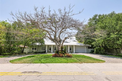 House in South Miami, Florida 4 bedrooms, 301.75 sq.m. № 1220535 - photo 7