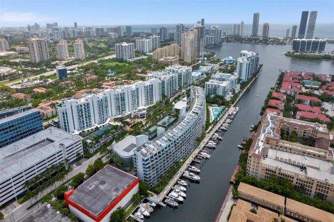 Condominio en venta en Aventura, Florida, 2 dormitorios, 145.67 m2 № 1269438 - foto 2