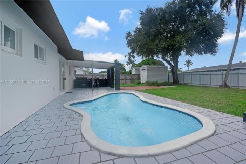 Casa en venta en Cutler Bay, Florida, 4 dormitorios, 150.5 m2 № 1348666 - foto 15