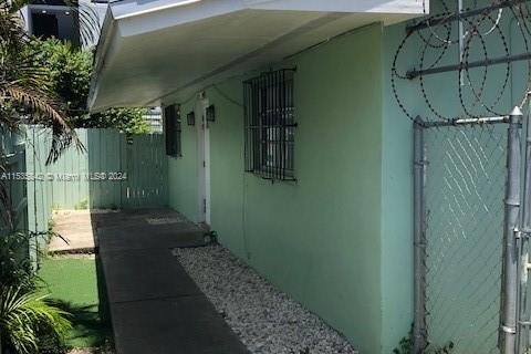 Commercial property in Miami, Florida 509.1 sq.m. № 1017721 - photo 4