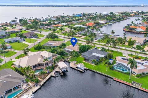 Villa ou maison à vendre à Cape Coral, Floride: 3 chambres, 181.44 m2 № 1322234 - photo 2