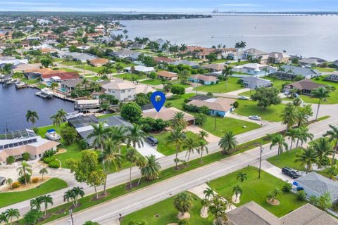 Villa ou maison à vendre à Cape Coral, Floride: 3 chambres, 181.44 m2 № 1322234 - photo 3