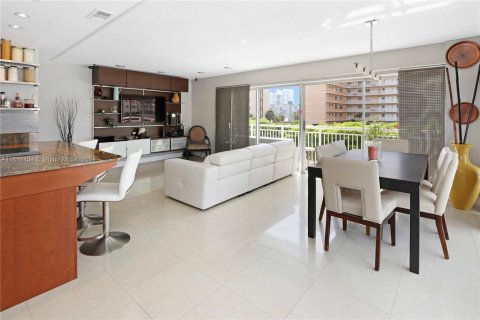 Copropriété à vendre à Hallandale Beach, Floride: 2 chambres, 100.33 m2 № 1233841 - photo 11