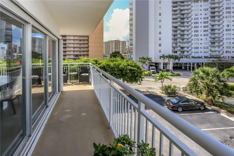 Copropriété à vendre à Hallandale Beach, Floride: 2 chambres, 100.33 m2 № 1233841 - photo 29