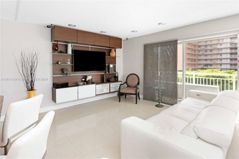 Copropriété à vendre à Hallandale Beach, Floride: 2 chambres, 100.33 m2 № 1233841 - photo 5