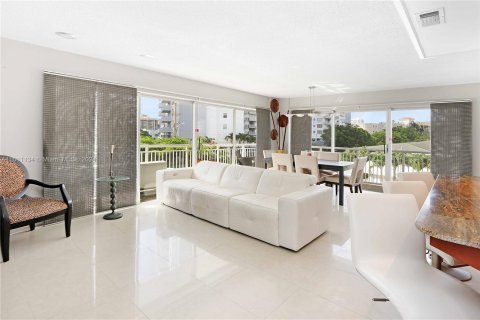 Copropriété à vendre à Hallandale Beach, Floride: 2 chambres, 100.33 m2 № 1233841 - photo 4