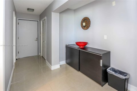 Copropriété à vendre à Hallandale Beach, Floride: 2 chambres, 100.33 m2 № 1233841 - photo 18