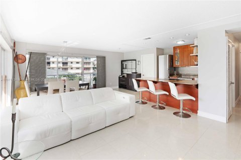 Copropriété à vendre à Hallandale Beach, Floride: 2 chambres, 100.33 m2 № 1233841 - photo 8