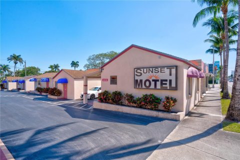 Купить отель в Дания-Бич, Флорида № 1035699 - фото 1