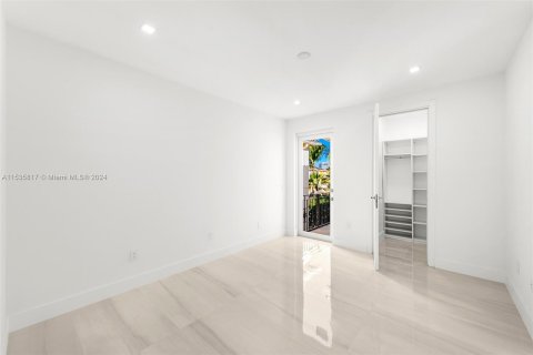 Casa en venta en Aventura, Florida, 5 dormitorios, 273.97 m2 № 1035332 - foto 16