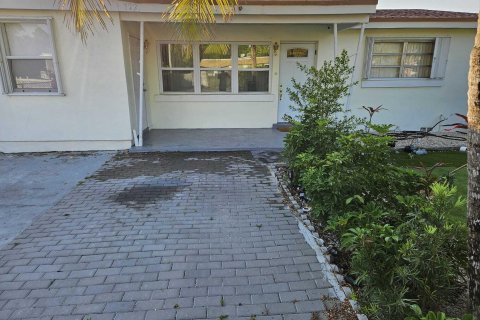 House in Lake Worth, Florida 3 bedrooms, 110.46 sq.m. № 1208139 - photo 17