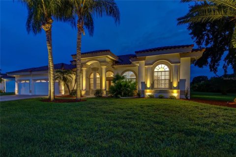 Villa ou maison à vendre à Tarpon Springs, Floride: 4 chambres, 322.19 m2 № 1344520 - photo 4