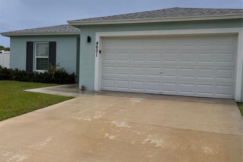 House in Port St. Lucie, Florida 4 bedrooms, 169.18 sq.m. № 1344521 - photo 1