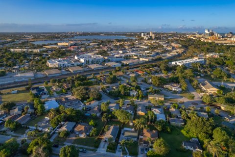 House in West Palm Beach, Florida 3 bedrooms, 123.1 sq.m. № 1061069 - photo 2