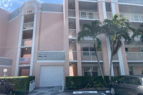 Condo in Sunrise, Florida, 2 bedrooms  № 1331669 - photo 3