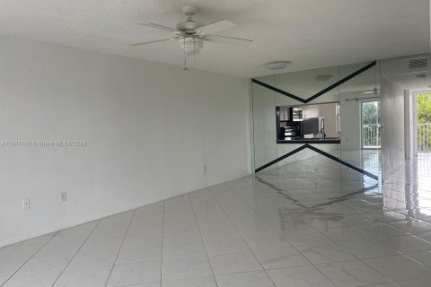 Condo in Sunrise, Florida, 2 bedrooms  № 1331669 - photo 6