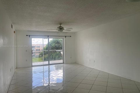 Condo in Sunrise, Florida, 2 bedrooms  № 1331669 - photo 5