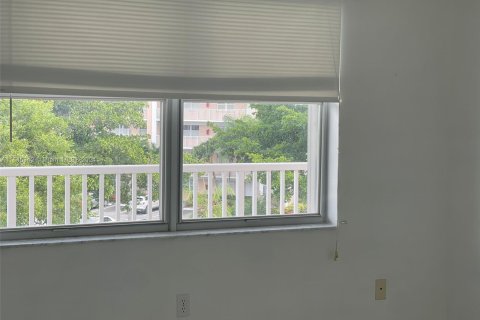 Condo in Sunrise, Florida, 2 bedrooms  № 1331669 - photo 15