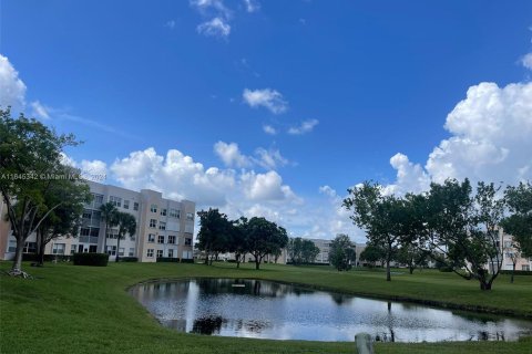 Condo in Sunrise, Florida, 2 bedrooms  № 1331669 - photo 21