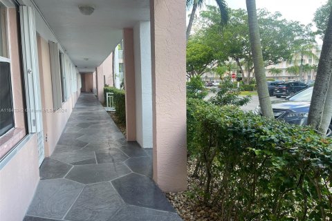 Condo in Sunrise, Florida, 2 bedrooms  № 1331669 - photo 20