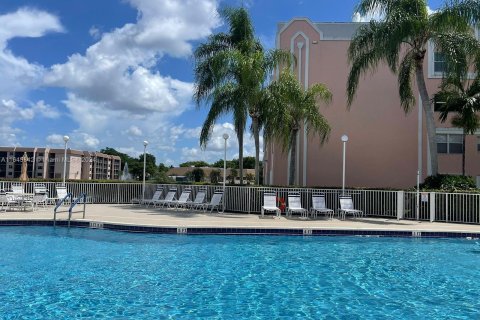 Condo in Sunrise, Florida, 2 bedrooms  № 1331669 - photo 30