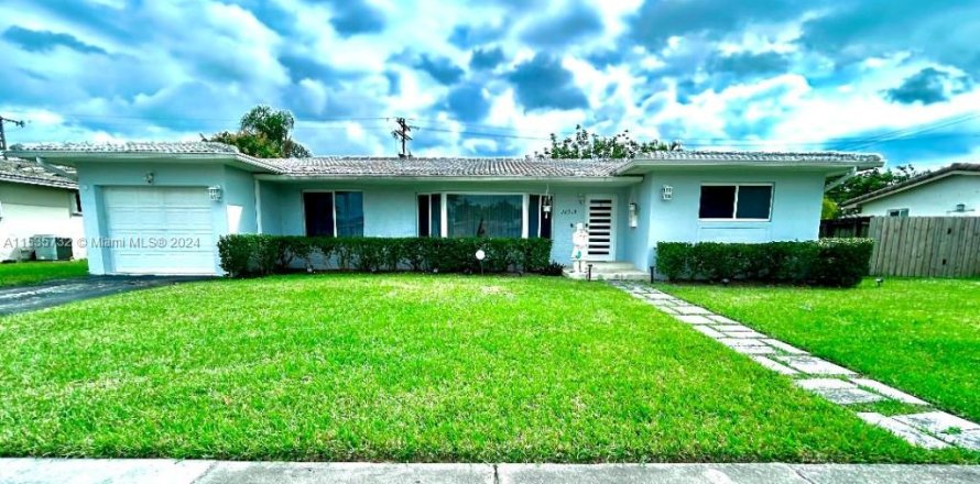 House in Miami, Florida 3 bedrooms, 164.81 sq.m. № 1017691