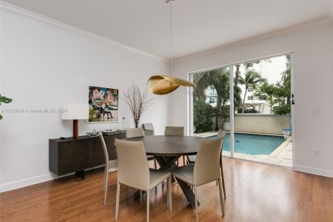 Casa en venta en Sunny Isles Beach, Florida, 5 dormitorios, 260.5 m2 № 1017611 - foto 6