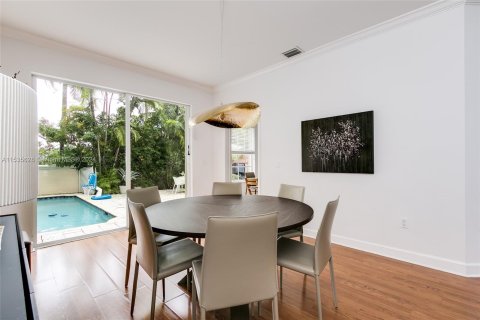 Casa en venta en Sunny Isles Beach, Florida, 5 dormitorios, 260.5 m2 № 1017611 - foto 7