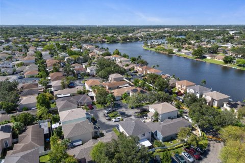 House in Pembroke Pines, Florida 3 bedrooms, 121.14 sq.m. № 1412075 - photo 29