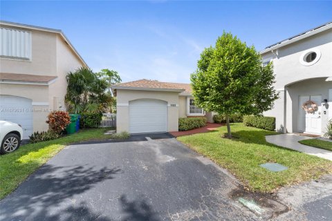 House in Pembroke Pines, Florida 3 bedrooms, 121.14 sq.m. № 1412075 - photo 28