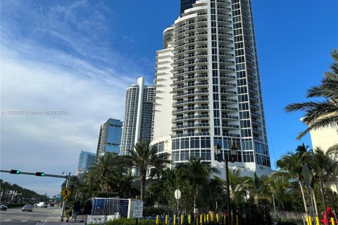 Hôtel, hôtellerie à vendre à Sunny Isles Beach, Floride: 51.19 m2 № 1071778 - photo 1