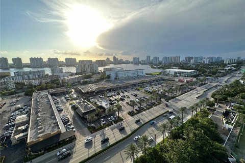 Hôtel, hôtellerie à vendre à Sunny Isles Beach, Floride: 51.19 m2 № 1071778 - photo 11